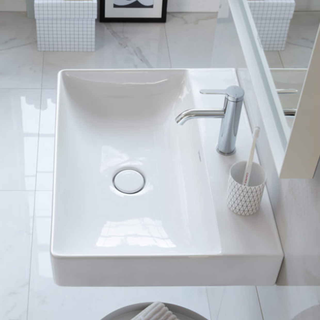 Wall hung bathroom shop sink